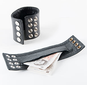 Titus Leather Zipper Wrist Wallet - Size Options